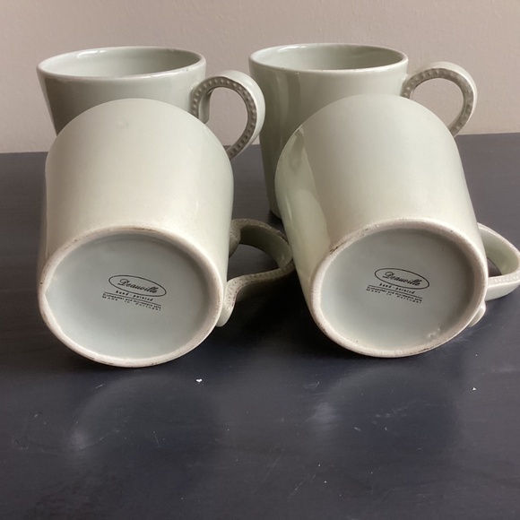 Set of 4 Hand Painted Coffee Mugs by DEAUVILLE Lt Green Portugal - Picture 3 of 4